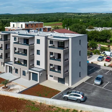 Aprtman Bela Tar Apartment
