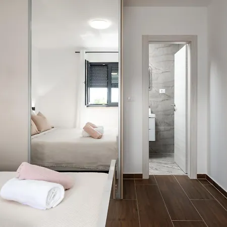 Aprtman Bela Tar Apartment *